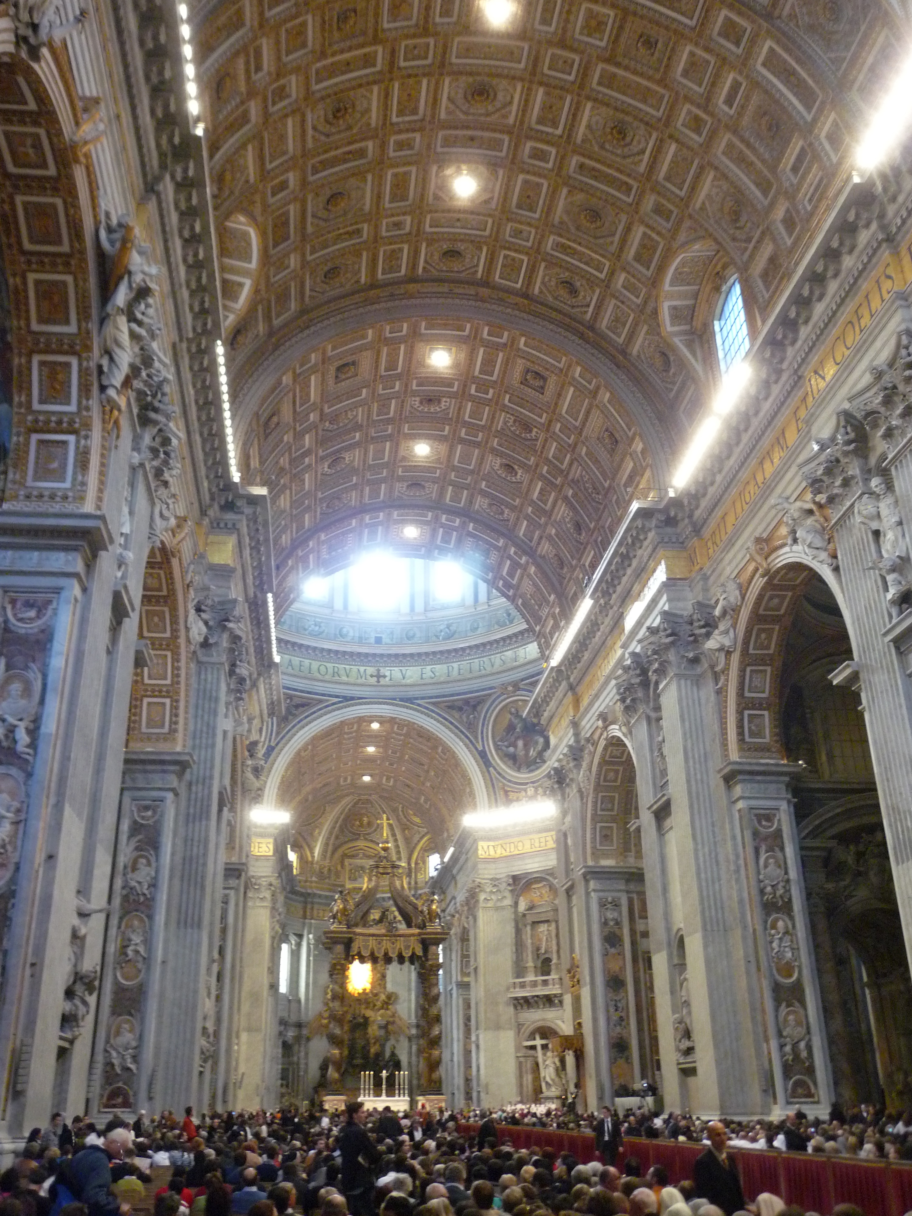 Innenraum des Petersdoms